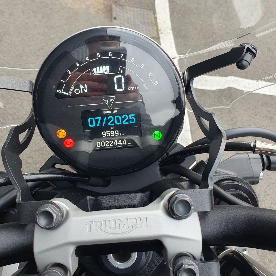 TRIUMPH TRIDENT 660 25