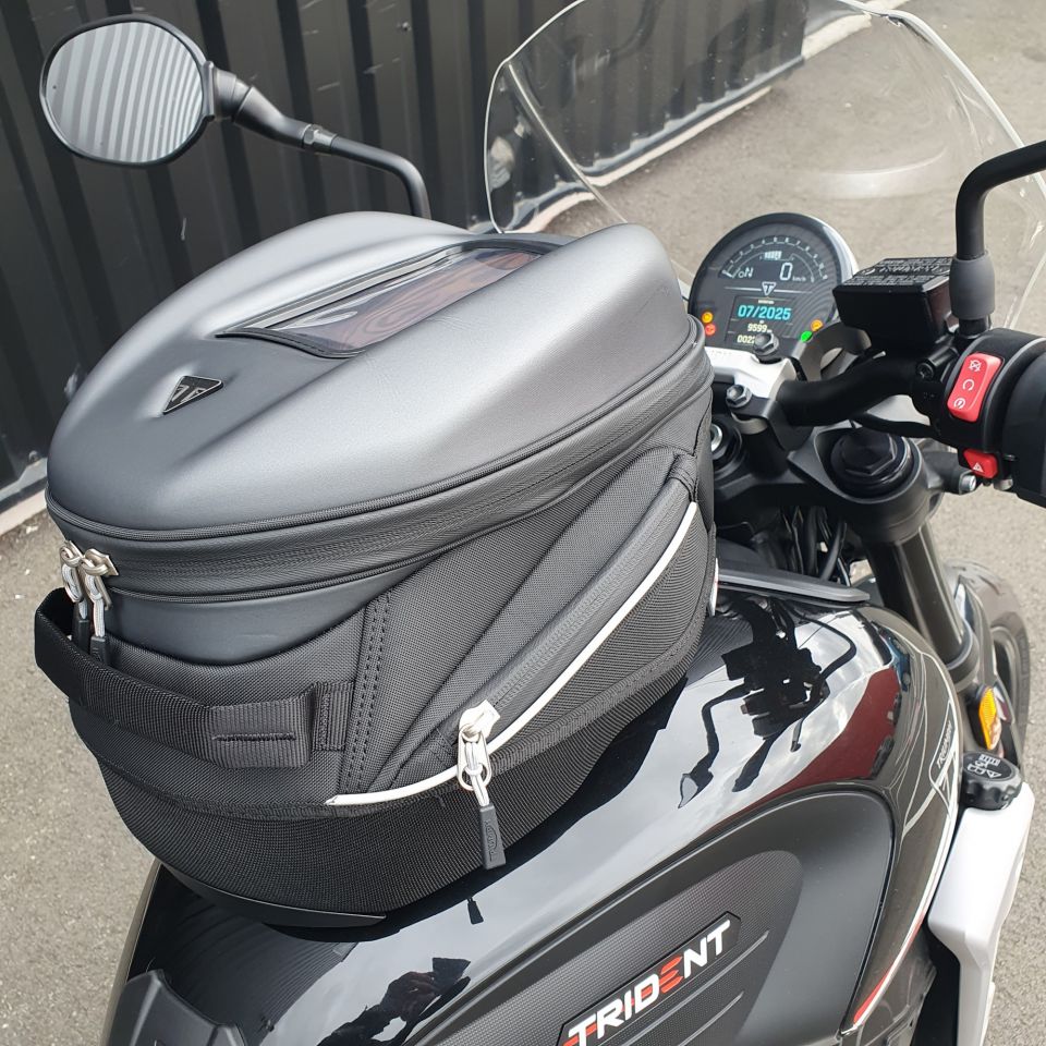 TRIUMPH TRIDENT 660 35