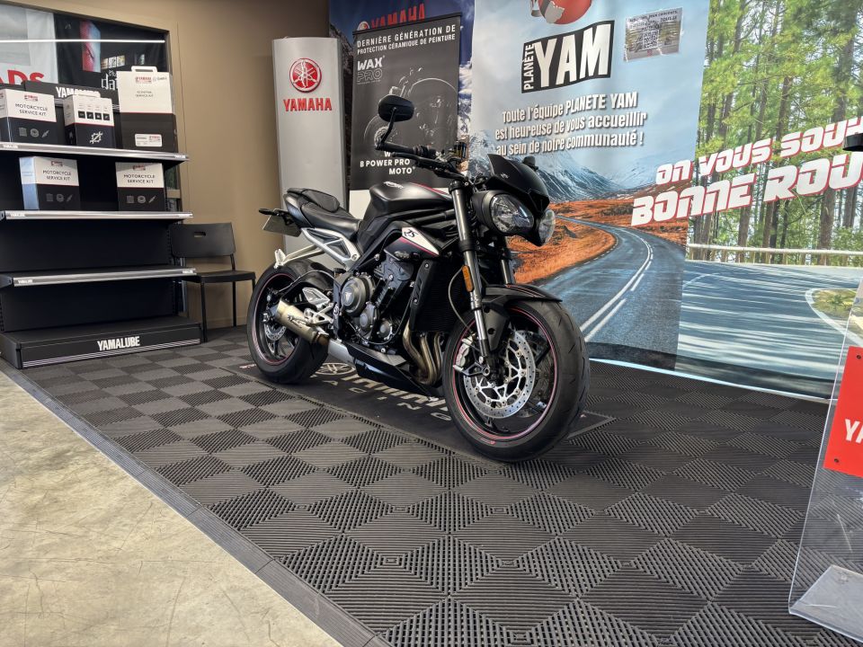 TRIUMPH STREET TRIPLE 765 RS 1