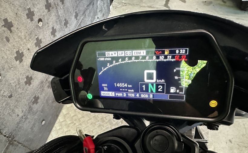 YAMAHA MT-10 3