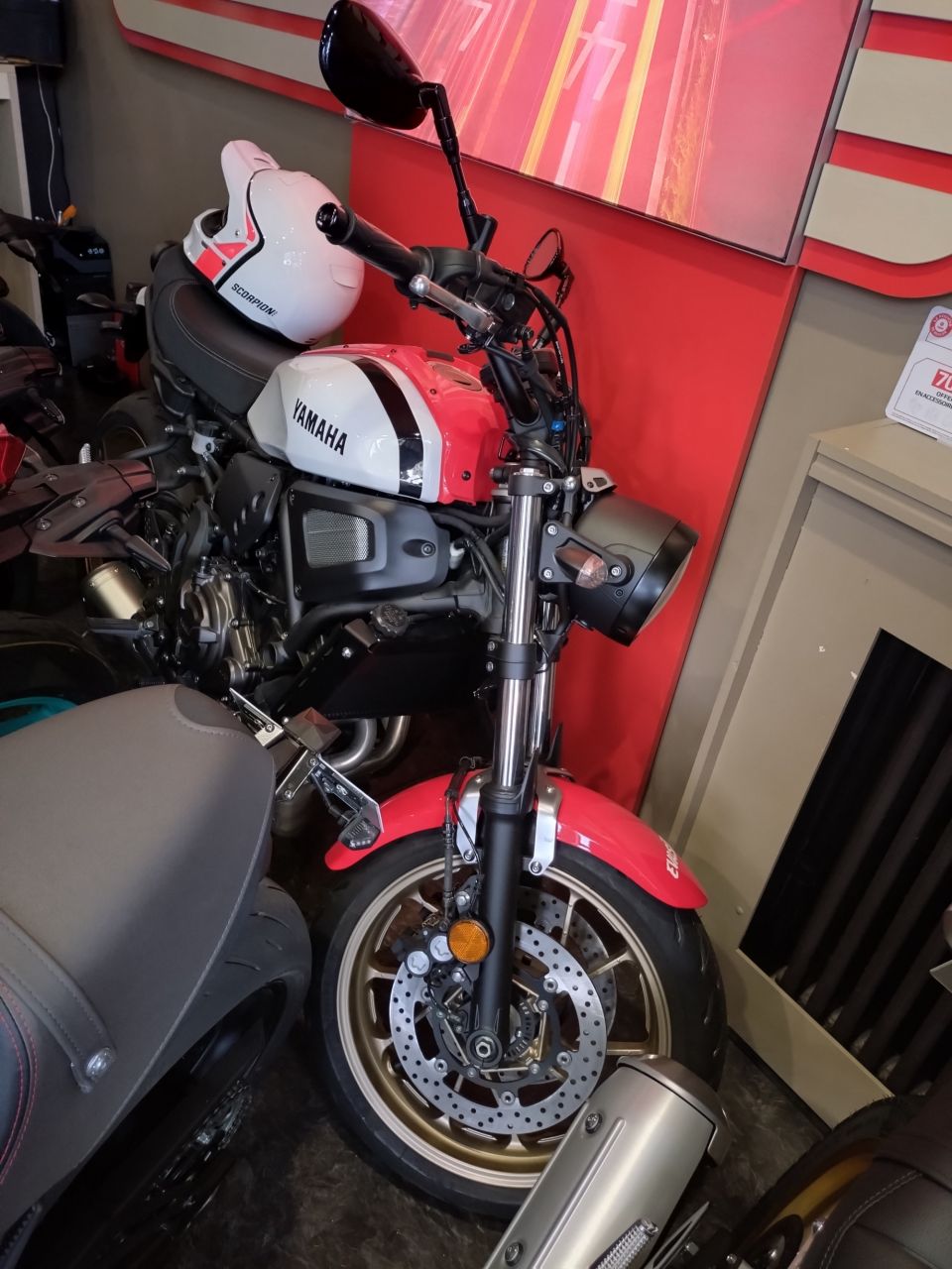 YAMAHA XSR 700 ABS 1