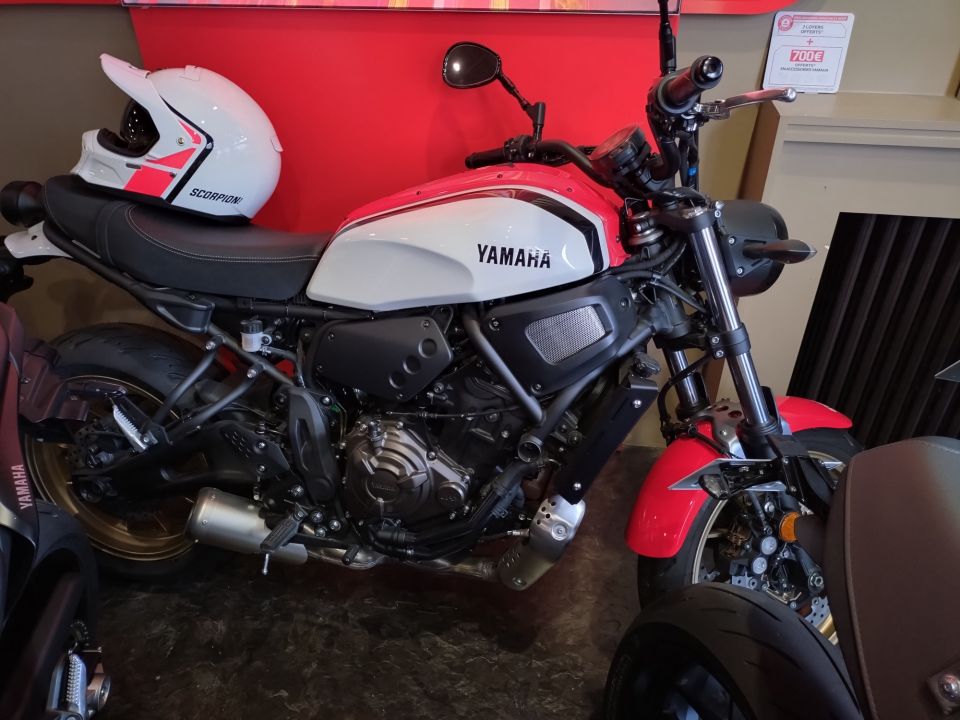 YAMAHA XSR 700 ABS 2