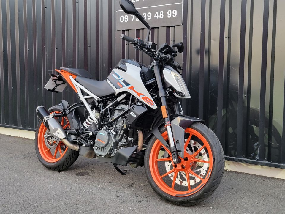 KTM 125 DUKE ABS 10