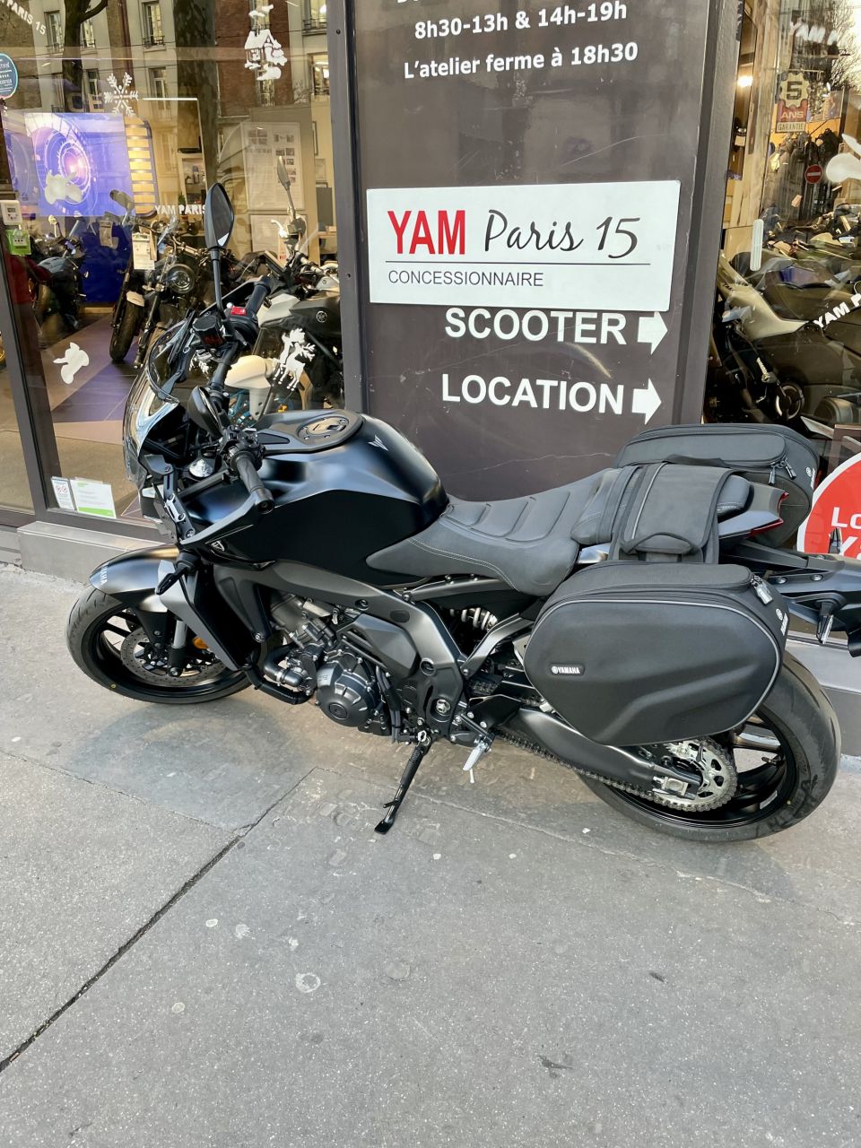 YAMAHA MT-09  Y-AMT 4