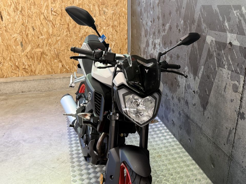 YAMAHA MT-125 ABS 9