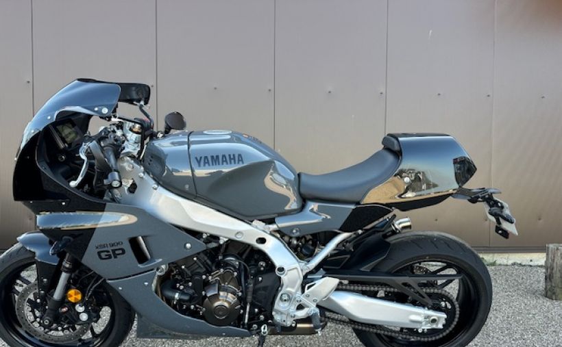 YAMAHA XSR 900 GP 1