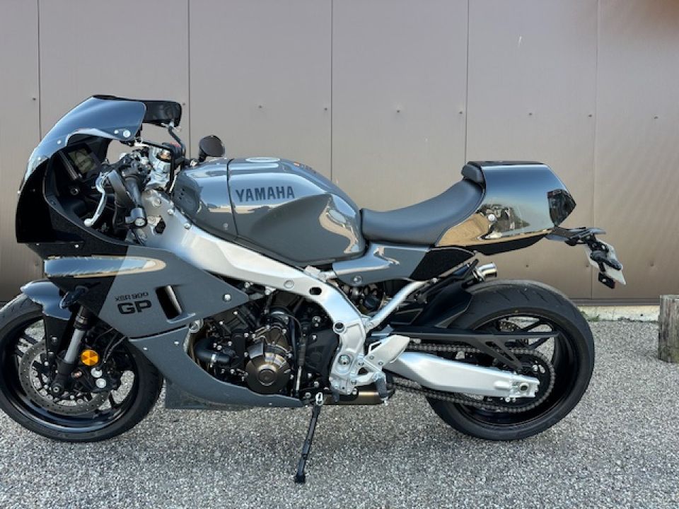 YAMAHA XSR 900 GP 4