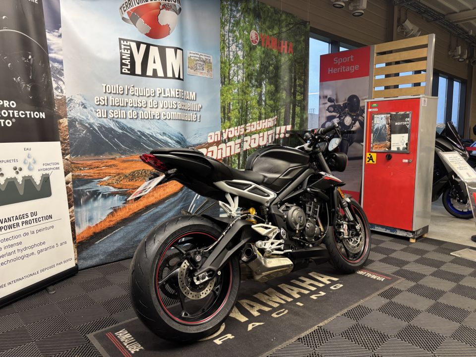 TRIUMPH STREET TRIPLE 765 RS 2