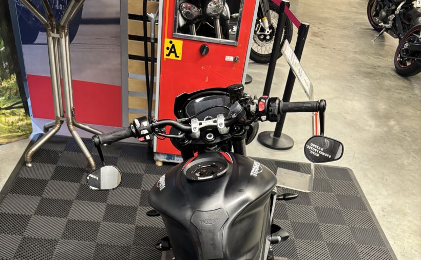 TRIUMPH STREET TRIPLE 765 RS 4