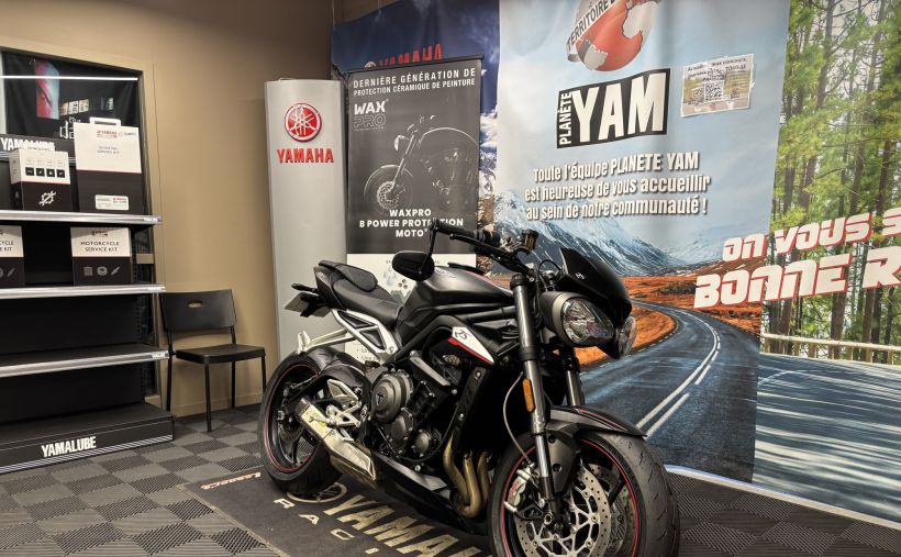 TRIUMPH STREET TRIPLE 765 RS 1