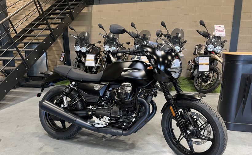 MOTO GUZZI V7 STONE 1
