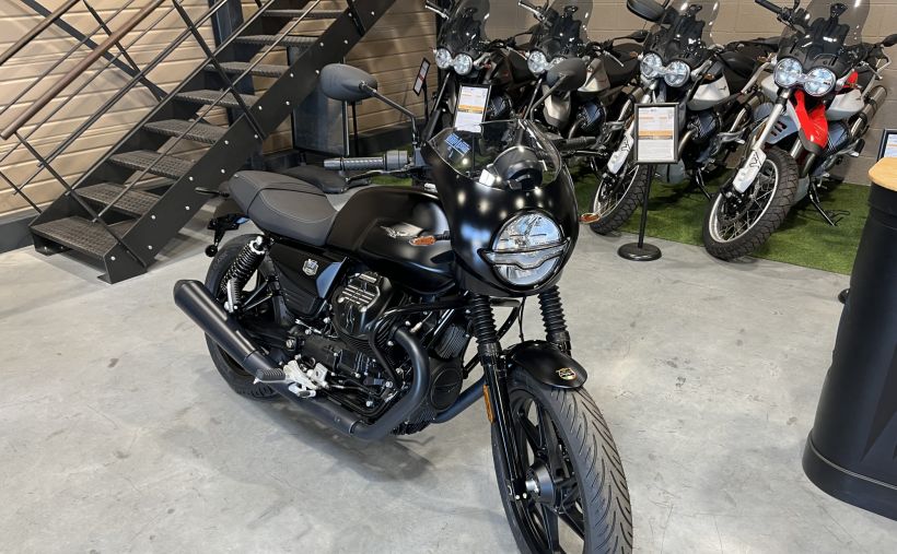 MOTO GUZZI V7 STONE 3