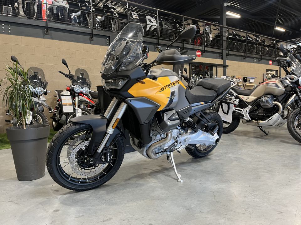 MOTO GUZZI STELVIO 10