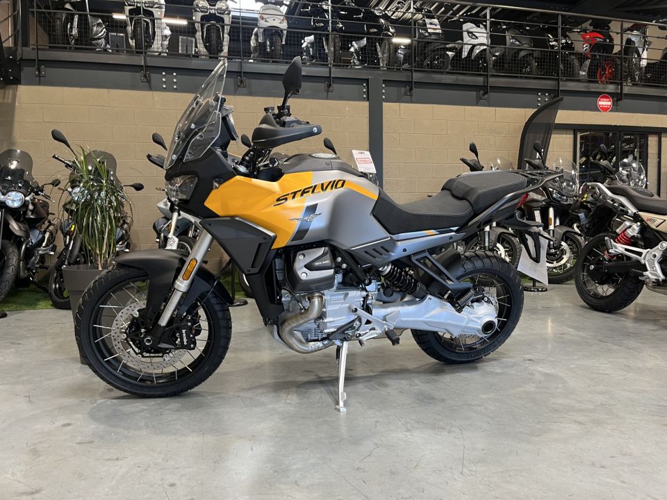 MOTO GUZZI STELVIO 15