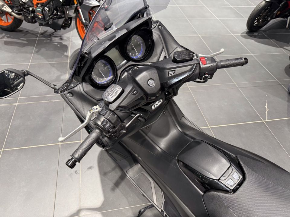 YAMAHA XP T-MAX 530 10