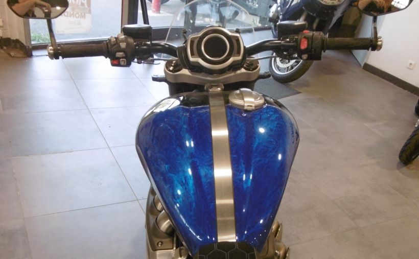 TRIUMPH ROCKET 3 R 1
