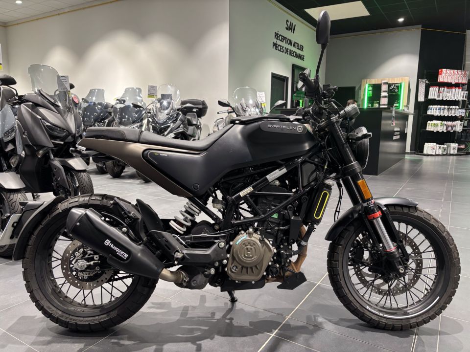 HUSQVARNA SVARTPILEN 125 ABS 5