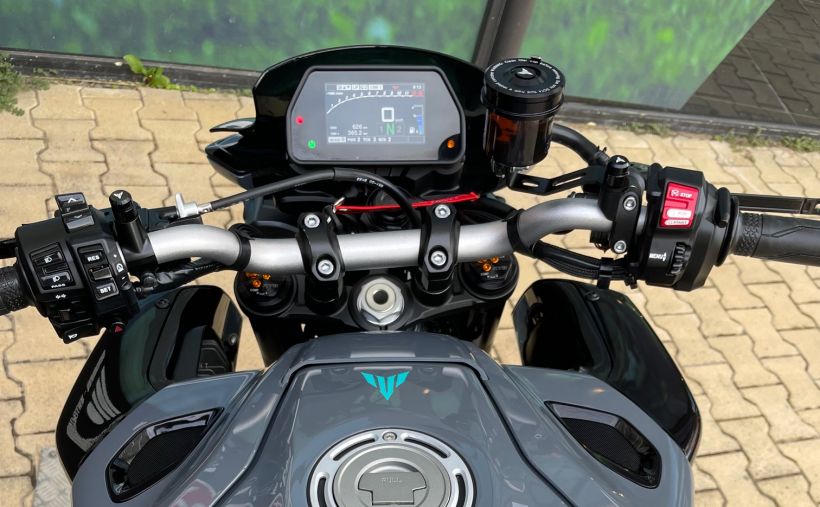 YAMAHA MT-10 3