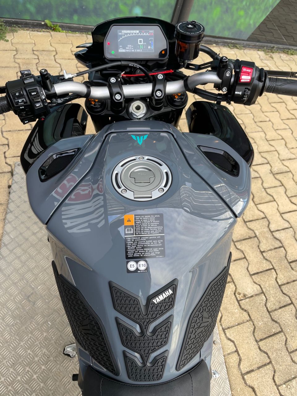 YAMAHA MT-10 3