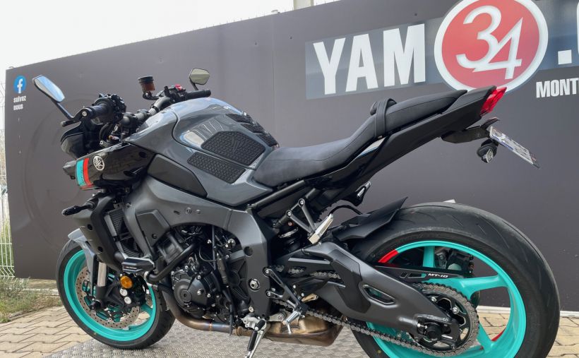 YAMAHA MT-10 6