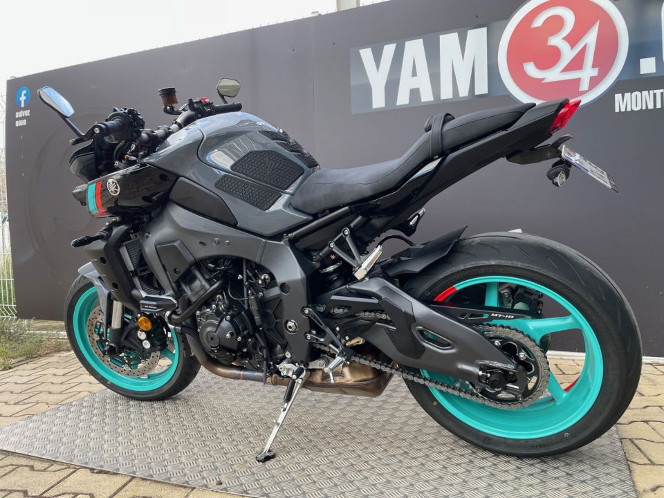 YAMAHA MT-10 6