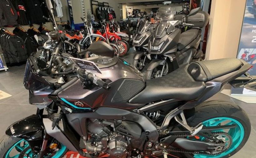 YAMAHA MT-09  Y-AMT 0