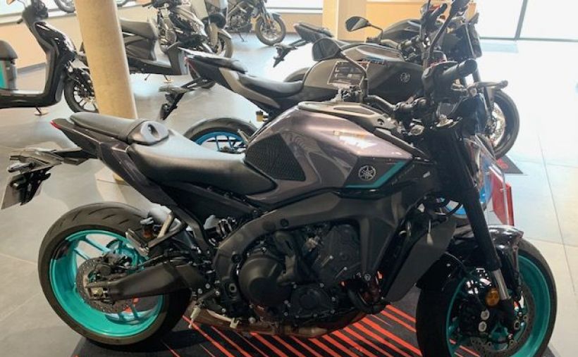 YAMAHA MT-09  Y-AMT 4