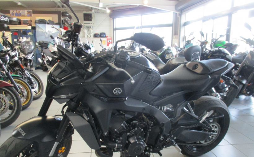 YAMAHA MT-09 0