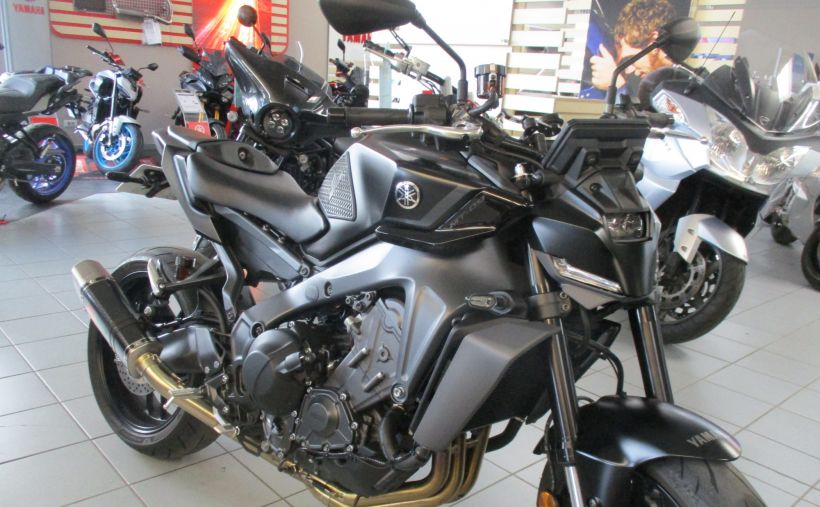 YAMAHA MT-09 3