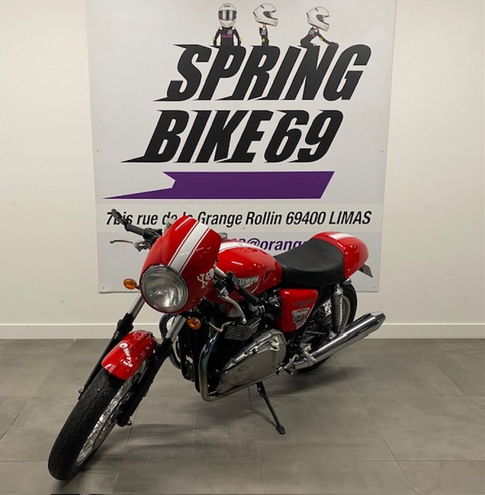 TRIUMPH THRUXTON 900 2
