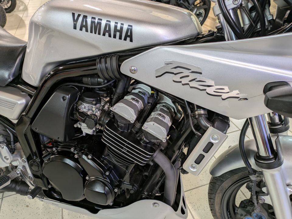 YAMAHA FZS FAZER 40