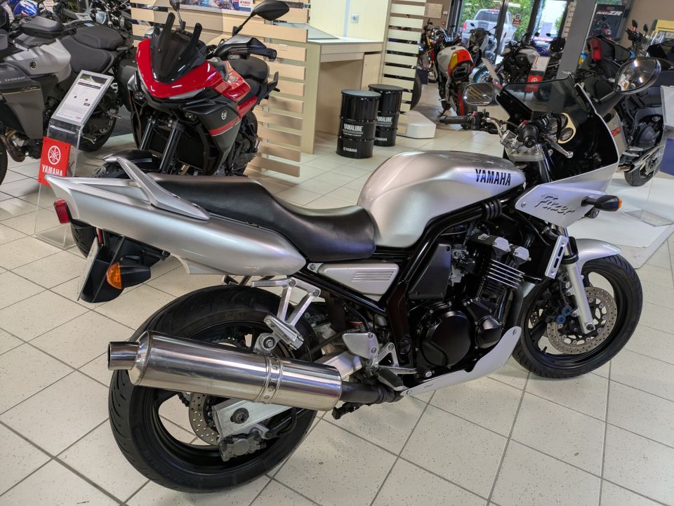 YAMAHA FZS FAZER 10