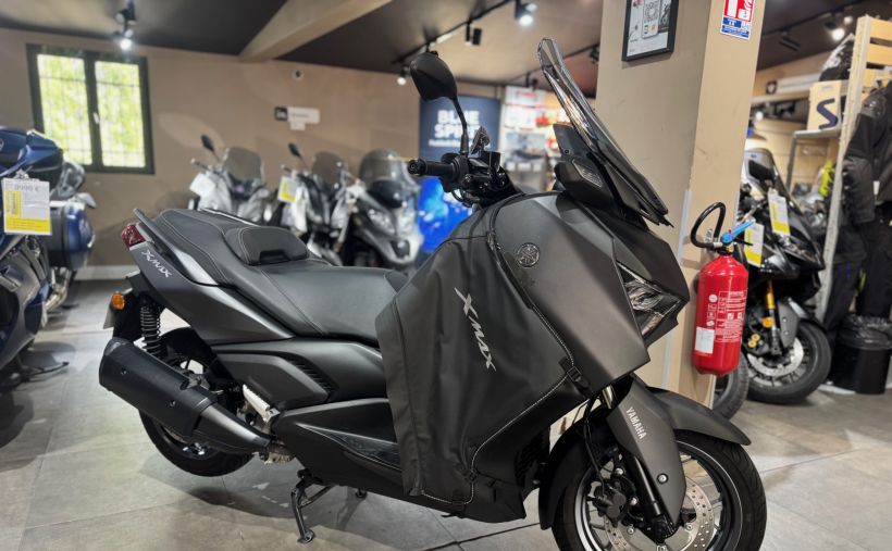 YAMAHA XMAX 300 0