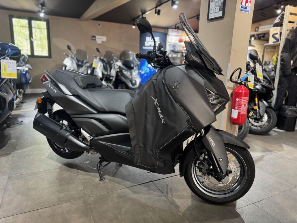 YAMAHA XMAX 300 0