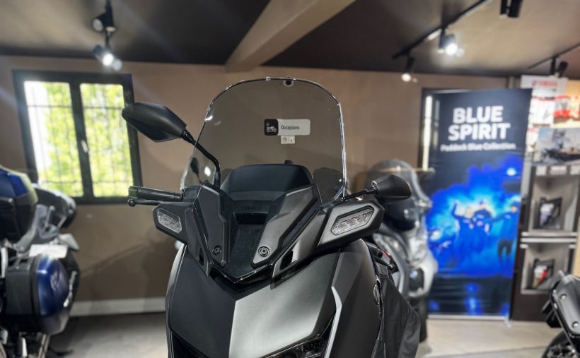 YAMAHA XMAX 300 2