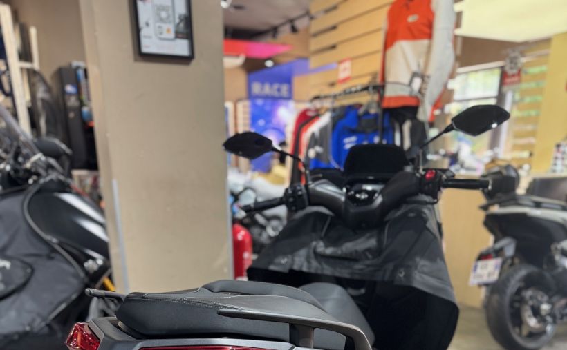 YAMAHA XMAX 300 3