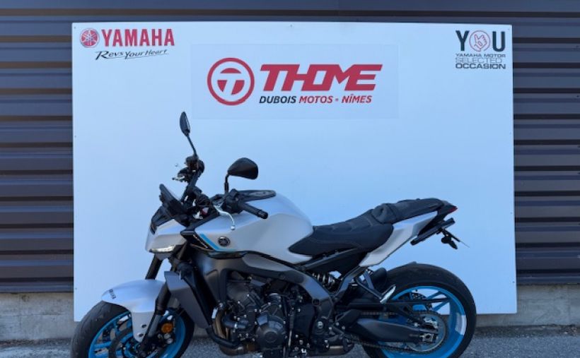 YAMAHA MT-09 4