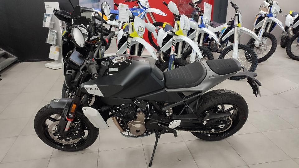 HUSQVARNA SVARTPILEN 801 27