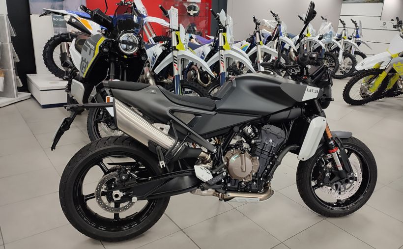 HUSQVARNA SVARTPILEN 801 1