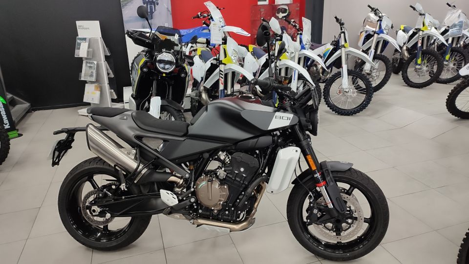 HUSQVARNA SVARTPILEN 801 0