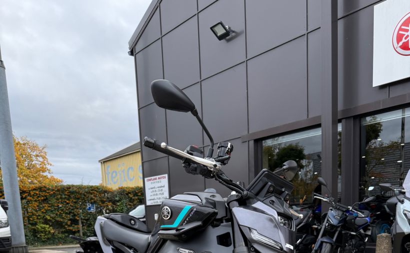 YAMAHA MT-09 3
