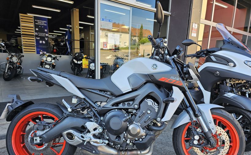 YAMAHA MT-09 0