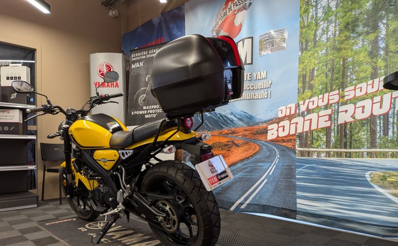 YAMAHA XSR 125 7