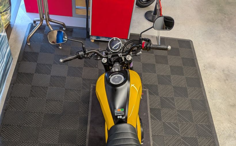 YAMAHA XSR 125 4