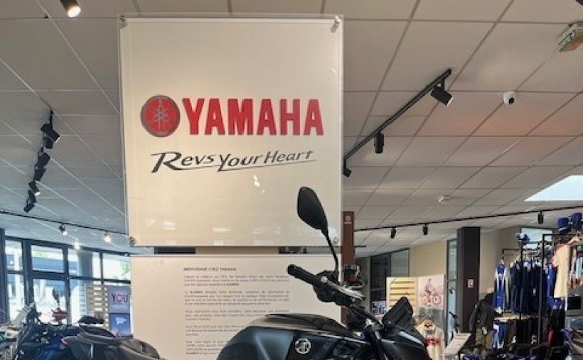 YAMAHA MT-09  Y-AMT 0