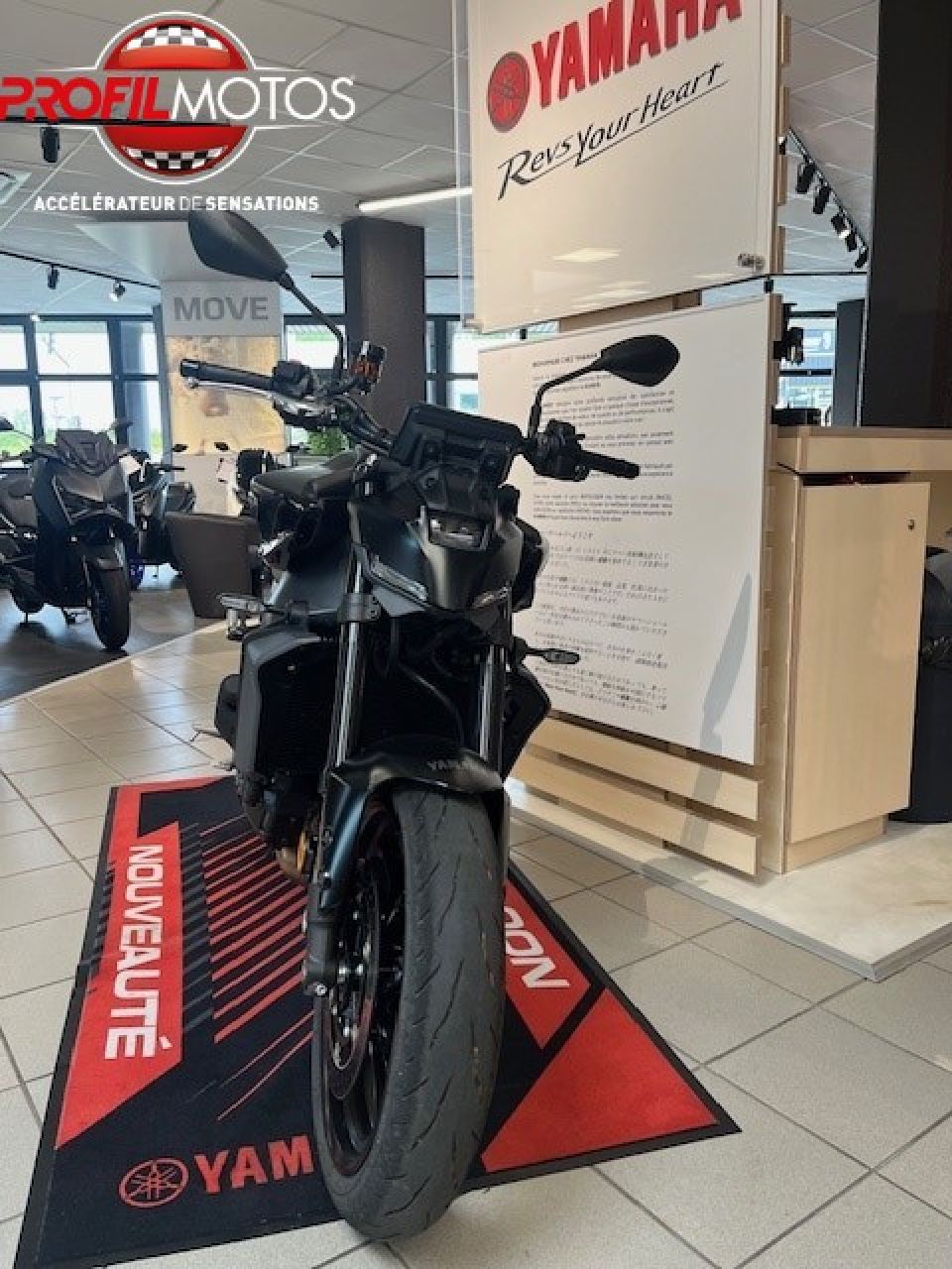 YAMAHA MT-09  Y-AMT 1