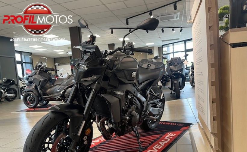 YAMAHA MT-09  Y-AMT 3