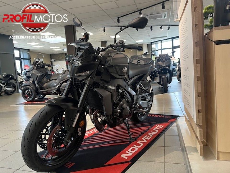 YAMAHA MT-09  Y-AMT 3