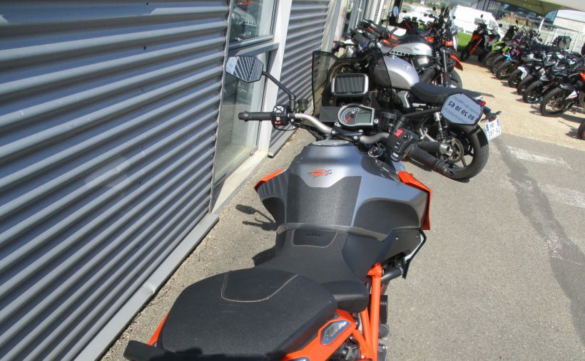 KTM 1290 SUPER DUKE GT 2