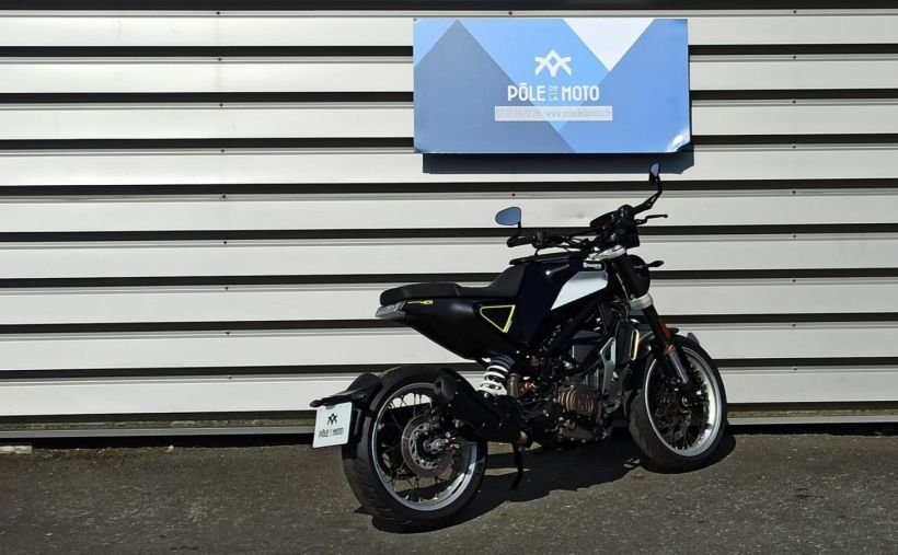 HUSQVARNA SVARTPILEN 401 2